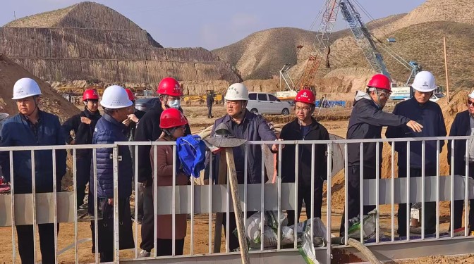 聚焦綠色創(chuàng)新實(shí)踐 開(kāi)拓產(chǎn)業(yè)產(chǎn)品板塊——甘肅建科院領(lǐng)導(dǎo)調(diào)研指導(dǎo)“工業(yè)固廢膠凝材料黃土地基處理”工程應(yīng)用現(xiàn)場(chǎng)